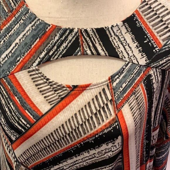 Keyhole Detail Geometric Pattern Swing Dress - Picture 5 of 10